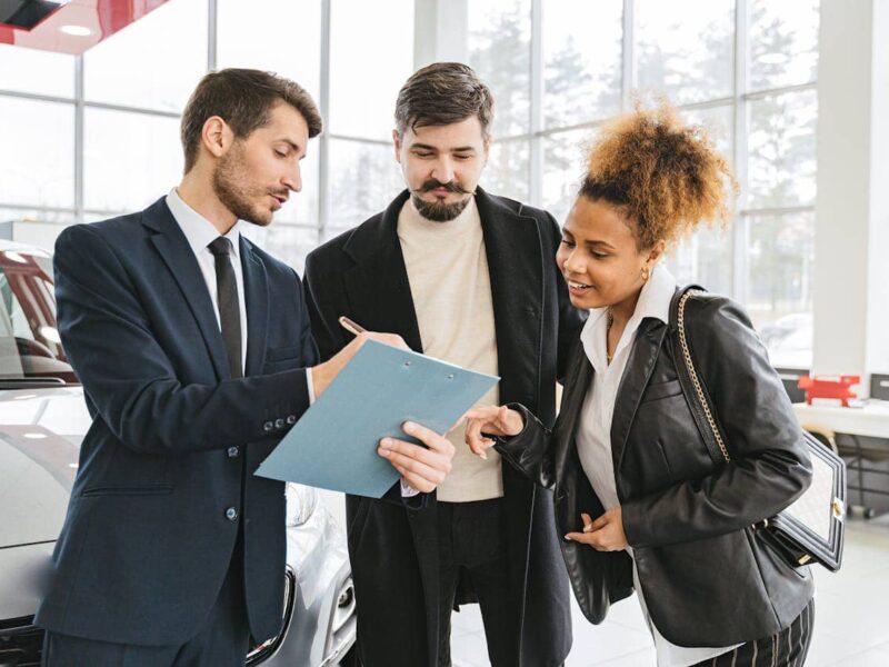 A modern car represents carefree driving with flexible car leasing and no BKR registration