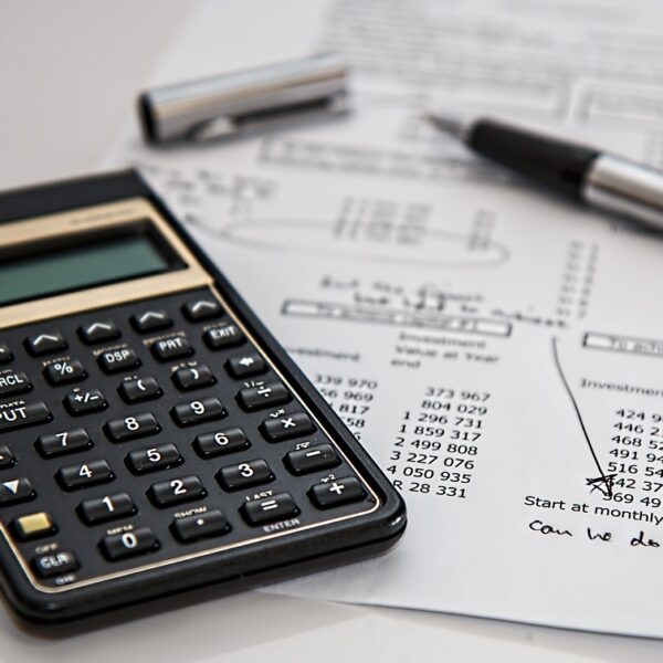 calculator 385506 1280