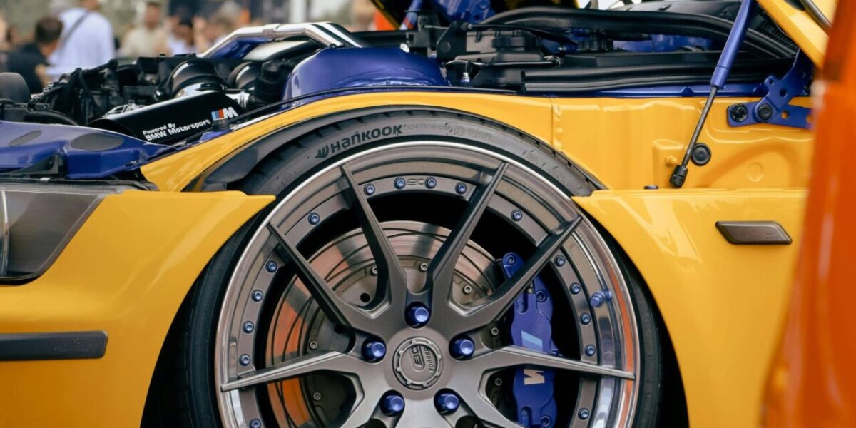 Supercar geel
