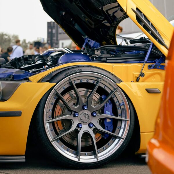 Supercar geel