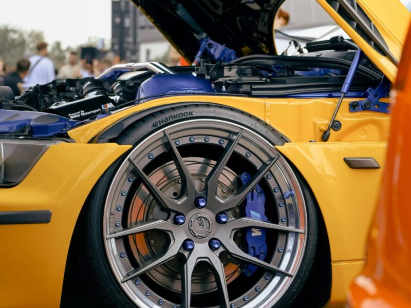 Supercar geel
