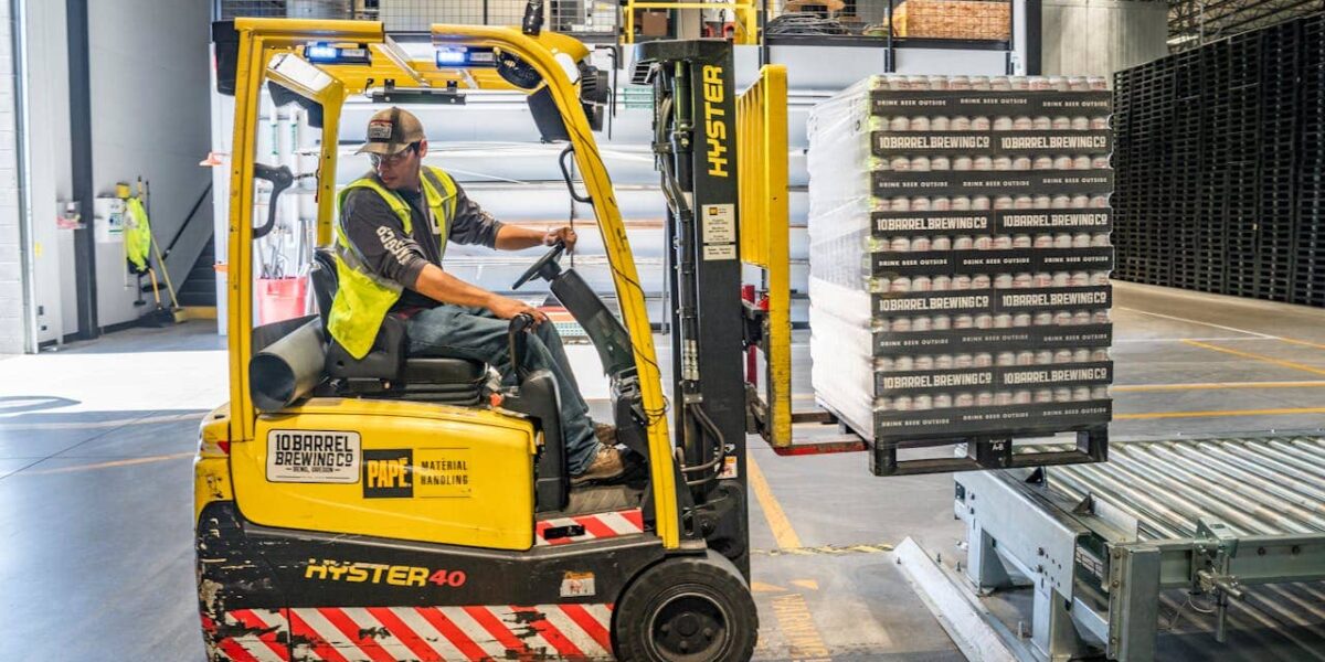 Courier handling automotive business parcels in a warehouse
