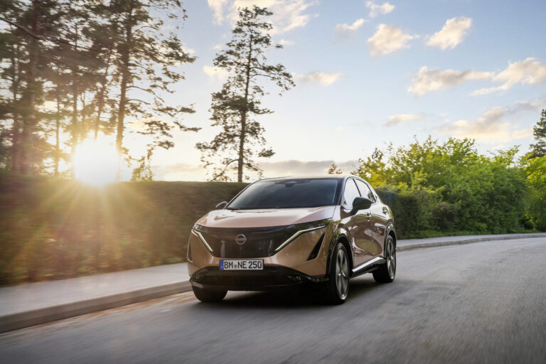 Battery and electronic system faults in electric cars