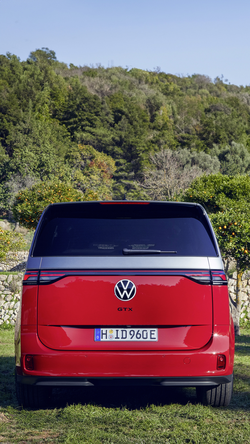 ID. Buzz with long wheelbase faces safety issues and limited range