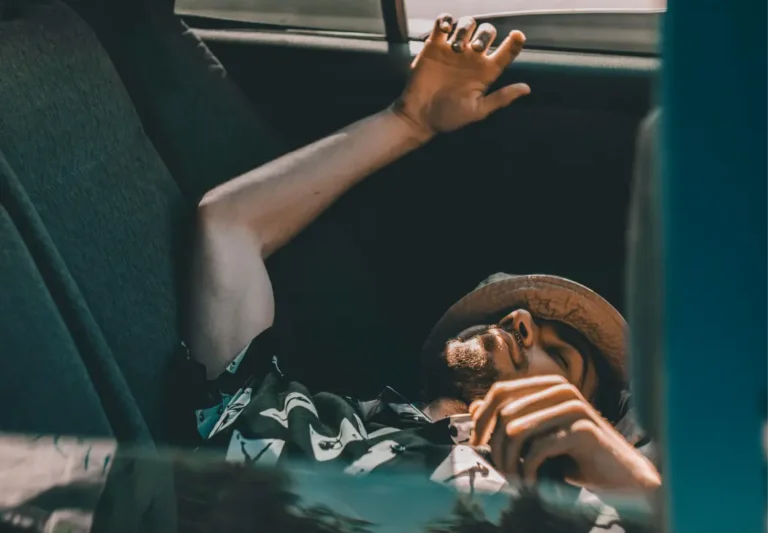 Slapen in de auto