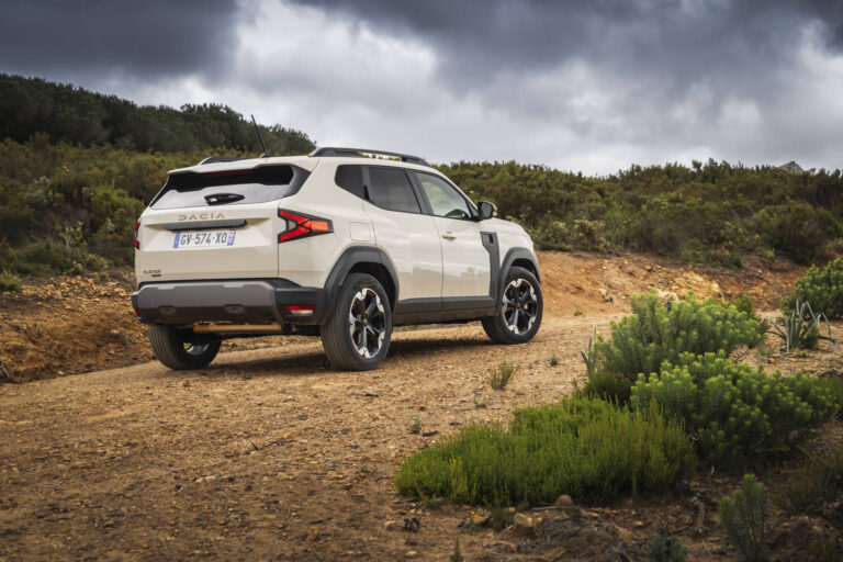 Dacia Duster motorcontrolelampje springt vaak aan